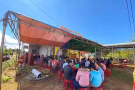 Gia Lai: Đang ngủ, chủ cửa hàng bị kẻ lạ đột nhập đâm tử vong