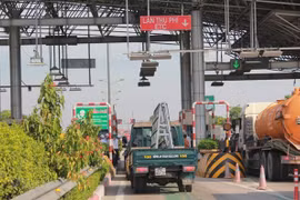 Các phương tiện thuộc Bộ GTVT phải dán thẻ thu phí không dừng