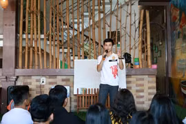 Hướng đến nhu cầu học tiếng Anh của trẻ em nghèo ở Pleiku