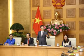 Phó Thủ tướng Vũ Đức Đam: Thầy cô là tấm gương sáng cho các học trò