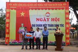 Bí thư Huyện ủy Kbang dự Ngày hội Đại đoàn kết toàn dân tộc tại xã Đông