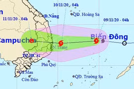 Tin bão khẩn cấp, miền Trung mưa lớn tới 400 mm từ trưa nay 9-11