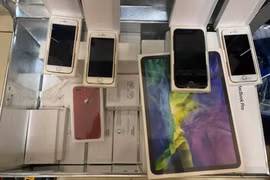 Nam nhân viên trèo từ tầng 1 lên tầng 6 lấy trộm hàng loạt Macbook