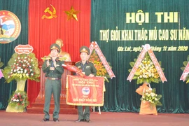 Công ty 715 thi thợ giỏi khai thác mủ cao su