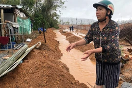 Quảng Ngãi: Thi công dự án làm tắt nghẽn lối thoát nước, gây ngập nhà dân