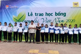 Gia Lai: 50 học sinh nhận học bổng "Vì tương lai Việt Nam"