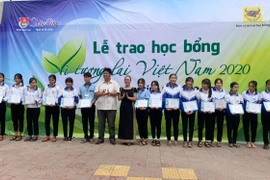 Gia Lai: 50 học sinh nhận học bổng "Vì tương lai Việt Nam"