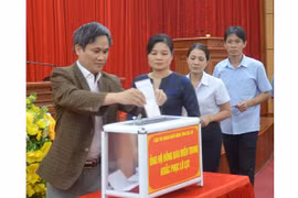 Các cơ quan Đảng tỉnh Gia Lai ủng hộ hơn 43 triệu đồng cho đồng bào miền Trung