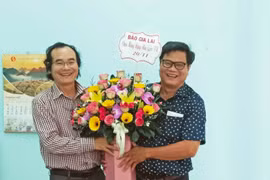 Lãnh đạo Báo Gia Lai thăm, chúc mừng Ngày Nhà giáo Việt Nam