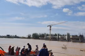 Cảnh cáo nhà thầu đập dâng để 38 công nhân kêu cứu giữa sông Trà Khúc