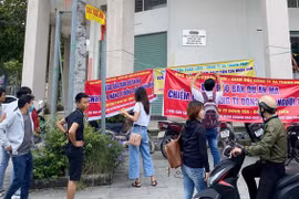 Bình Dương: Căng băng rôn cầu cứu chính quyền vì 'dự án ma' Thành Phát City 1