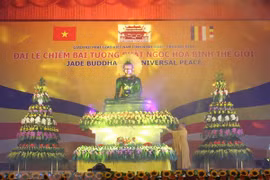 Quảng Ninh: Chiêm bái tượng Phật ngọc 3,8 tấn tại chùa Quỳnh Lâm