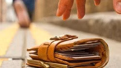 Anh nông dân trả lại ví da chứa 18 triệu đồng cho người đánh mất