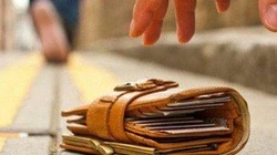 Anh nông dân trả lại ví da chứa 18 triệu đồng cho người đánh mất