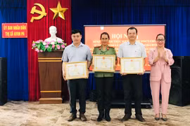 Khen thưởng 23 tập thể, cá nhân có thành tích trong quản lý, giáo dục đối tượng FULRO tại cộng đồng