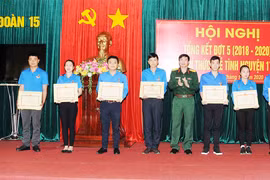 Binh đoàn 15 tặng bằng khen cho 7 trí thức trẻ tình nguyện