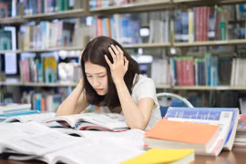 Sinh viên, phụ huynh "kêu trời" khi Bộ GDĐT đề xuất tăng học phí