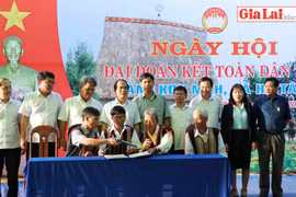 Lãnh đạo tỉnh Gia Lai chung vui Ngày hội Đại đoàn kết tại khu dân cư