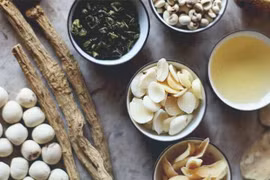 5 loại thảo mộc tự nhiên tốt cho phụ nữ thời kỳ mãn kinh