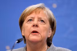 Ô tô lao vào cổng văn phòng Thủ tướng Đức Angela Merkel