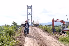 Krông Pa: Kịp thời khắc phục hư hỏng tại cầu treo H'Jú