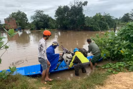 Ayun Pa di dời gấp 15 hộ dân ra khỏi vùng ngập lụt