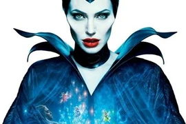 Angelina Jolie làm tiên hắc ám, con gái thủ vai Aurora