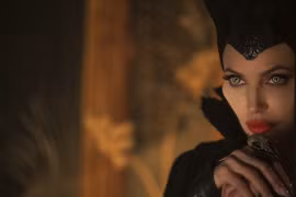 Hé lộ ảnh Angelina cùng con gái Vivienne Pitt trên phim