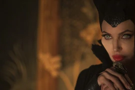 Hé lộ ảnh Angelina cùng con gái Vivienne Pitt trên phim