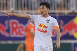 Xem bàn thắng không tưởng của Lương Xuân Trường, HAGL dẫn Hà Nội 1-0