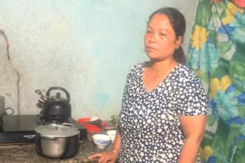 Xót thương người phụ nữ ở Pleiku bị teo hai bàn chân nhưng chưa một lần đi viện vì khó khăn