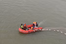 Kon Tum: Hai thanh niên tắm sông sau cuộc nhậu, 1 người mất tích