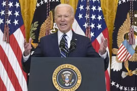 Ông Biden tiết lộ gói 2,6 ngàn tỉ "đi tắt, đón đầu" Trung Quốc