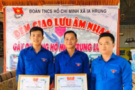 Tỉnh Đoàn Gia Lai tặng bằng khen cho thanh niên giàu lòng nhiệt huyết