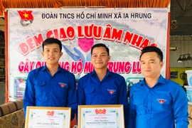 Tỉnh Đoàn Gia Lai tặng bằng khen cho thanh niên giàu lòng nhiệt huyết