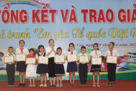 Gia Lai: Trao giải hội thi vẽ tranh với chủ đề "Em yêu Tổ quốc Việt Nam"