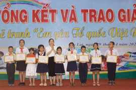 Gia Lai: Trao giải hội thi vẽ tranh với chủ đề "Em yêu Tổ quốc Việt Nam"