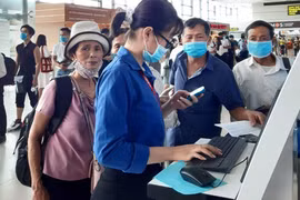 Khi du khách đông trở lại...