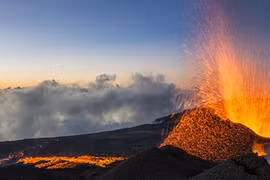 Pháp: Hai người thiệt mạng tại khu vực núi lửa phun trào ở đảo Reunion
