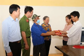 Cặp vợ chồng trả lại 21,4 cây vàng trị giá 1,2 tỉ đồng cho người đánh rơi