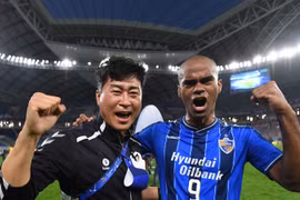 Bầu Hiển chơi lớn, mời HLV vừa vô địch AFC Champions League về dẫn dắt Hà Nội FC
