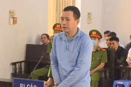 Thấy "vợ hờ" ôm nhau với người khác trên giường, "chồng hờ" chém cả 2 thương vong