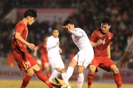 Đội tuyển Việt Nam đá giao hữu với Bình Định trước khi sang UAE