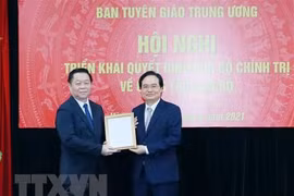 Nguyên Bộ trưởng Phùng Xuân Nhạ làm Phó Trưởng Ban Tuyên giáo Trung ương