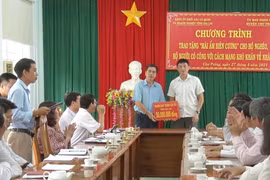 Đảng ủy Khối các Cơ quan và Doanh nghiệp tỉnh Gia Lai hỗ trợ xây dựng 26 căn nhà cho hộ nghèo huyện Chư Prông