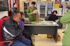 Trùm giang hồ cộm cán Trưởng "Hàng" đi xe Lexus, Porsche bị khởi tố thêm tội danh