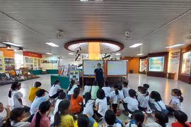 Đi qua nỗi đau bom mìn