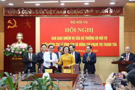 Bàn giao nhiệm vụ Bộ trưởng Bộ Nội vụ