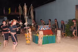 Nghệ nhân trẻ Gia Lai ra "biển lớn"