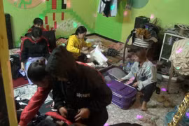 Giải cứu 8 thiếu nữ bị ép phục vụ tiếp khách, bán dâm